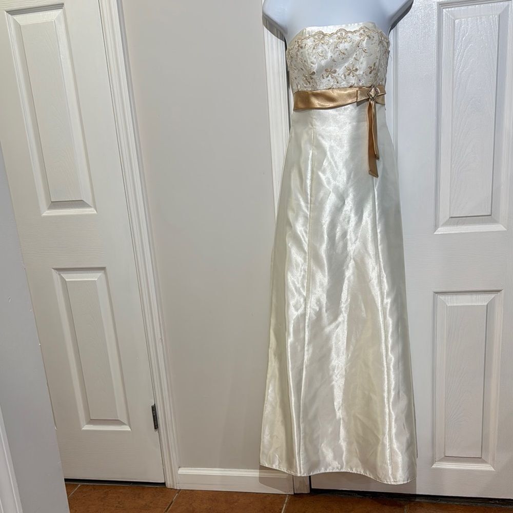 Jessica McClintock Gunne Sax Strapless Embroidered Gold Lace Satin Maxi Dress‎ 1